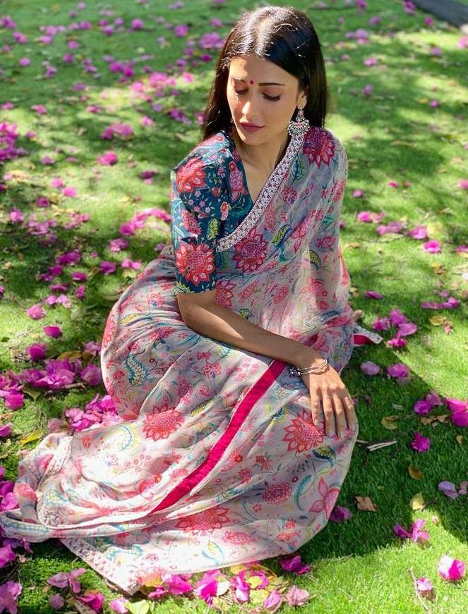 sruthi haasan pink and green floral saree by mrunalini rao