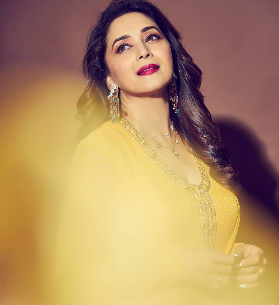 madhuri dixit in a bright yellow anarkali for dance deewane 3