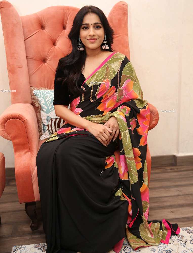 rashmi gautam at thread and fabric stuio launch in black saree