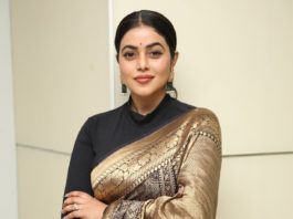 Shamna kasim in black and gold silk saree at sundari trailer launch