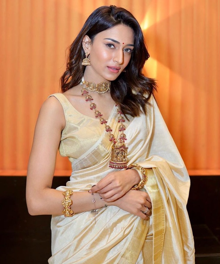 erica fernandes in traditional saree look