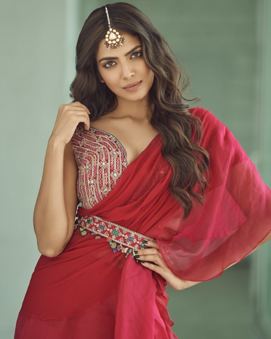 malavika mohanan in red saree with sleeveless blouse