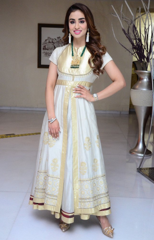 musskan sethi in white and gold anarkali dress