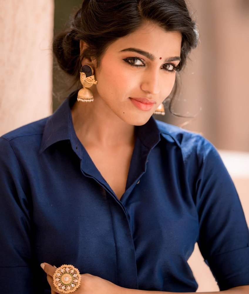 sai dhansika in traditional look in a long silk skirt