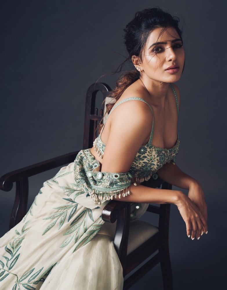 [Image: samantha-prabhu-akkineni-in-lehenga-with...mirror.jpg]