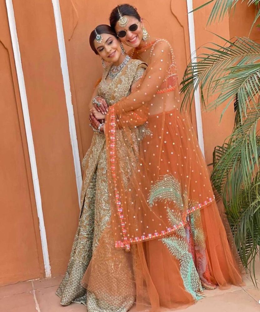 Alia Bhatt made our day with her gorgeousness in a brown lehenga at her friend's wedding!