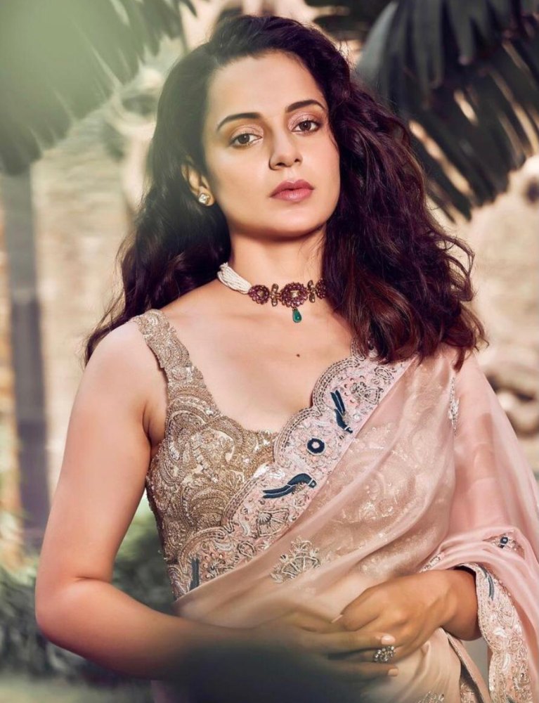 Kangana Ranaut Looked Beautiful In A Light Pink Anamika Khanna Saree