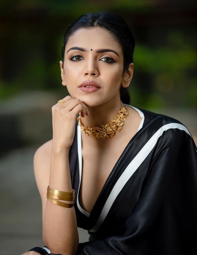 shriya pilgaonkar in a black saree with white highlights by kshitij jalori