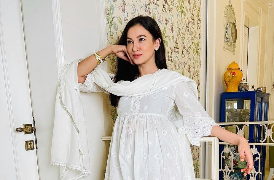 Gauahar Khan celebrates the last week of Ramadan in a white kurta set!