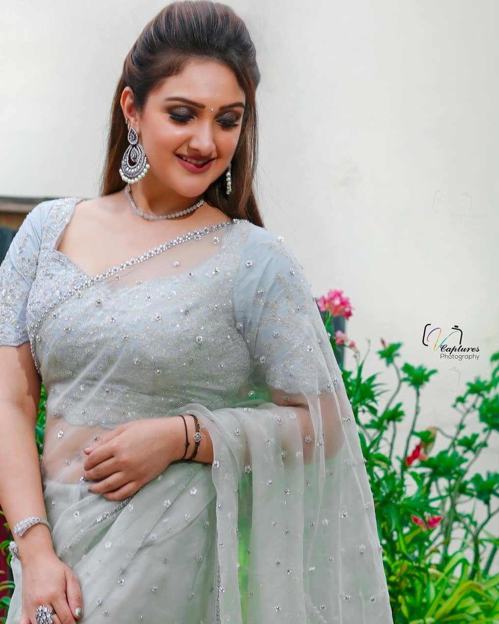 Sridevi Vijaykumar looks stunning in an off-white saree for ...