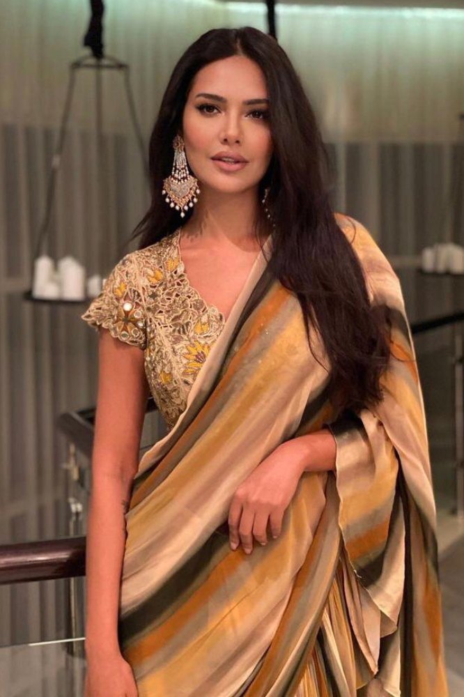 Actress Esha Gupta takes the saree style to another level!