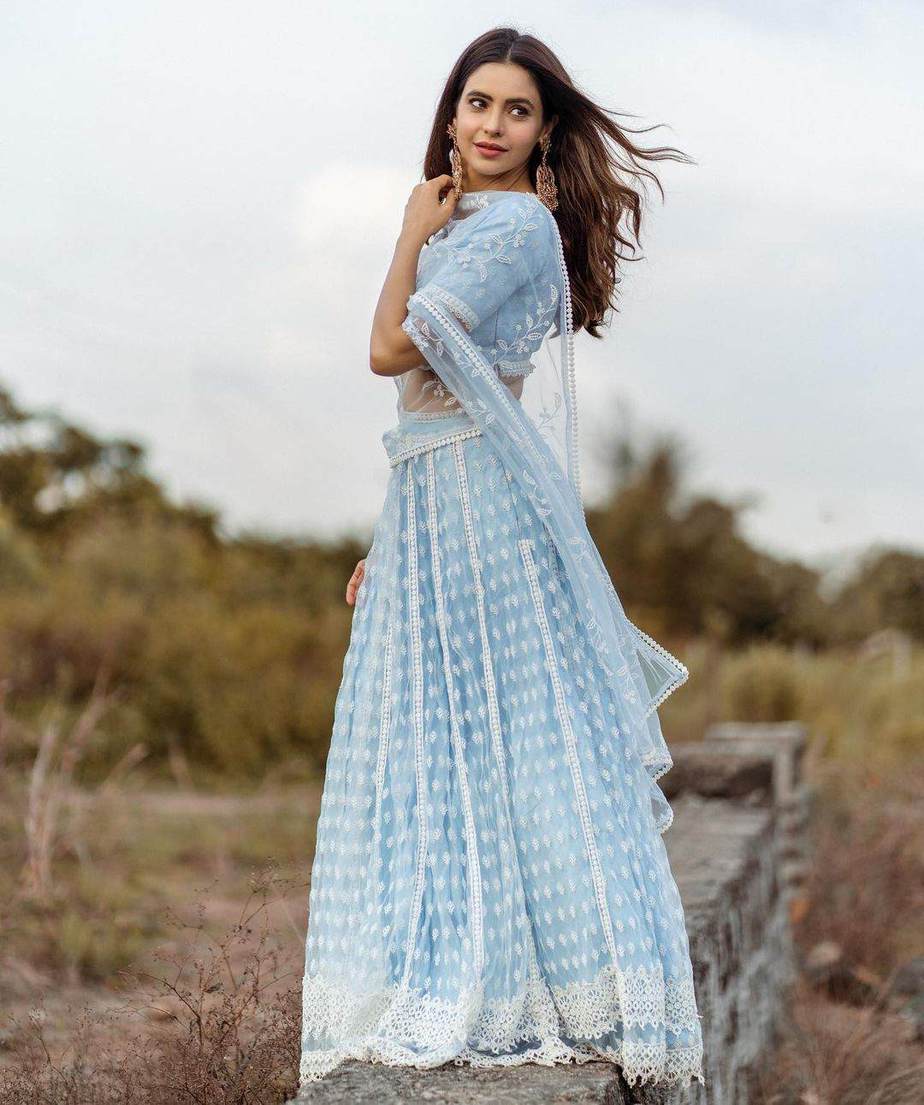 Aamna Sharif looks magical in a light blue lace worked lehenga!