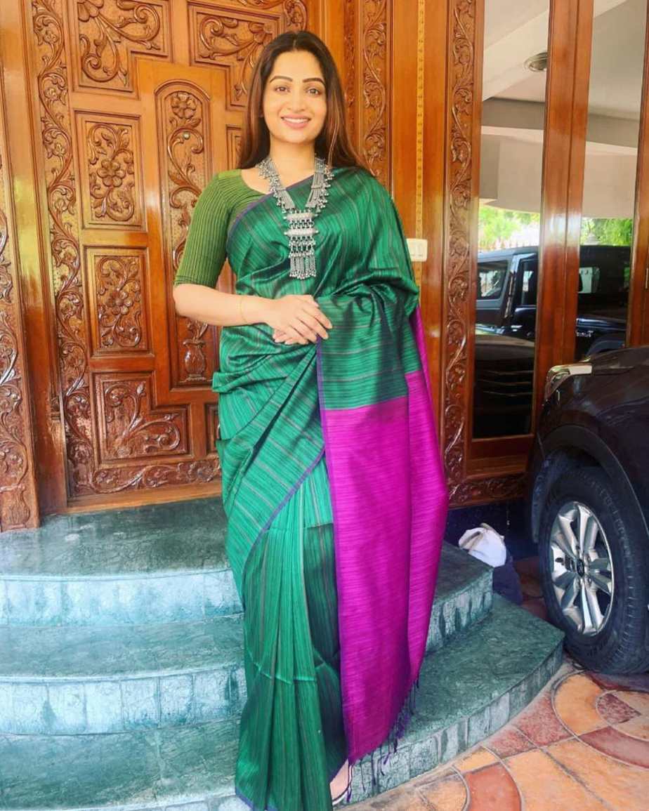 Nakshathra Nagesh's simple look in a teal cotton saree is winning ...