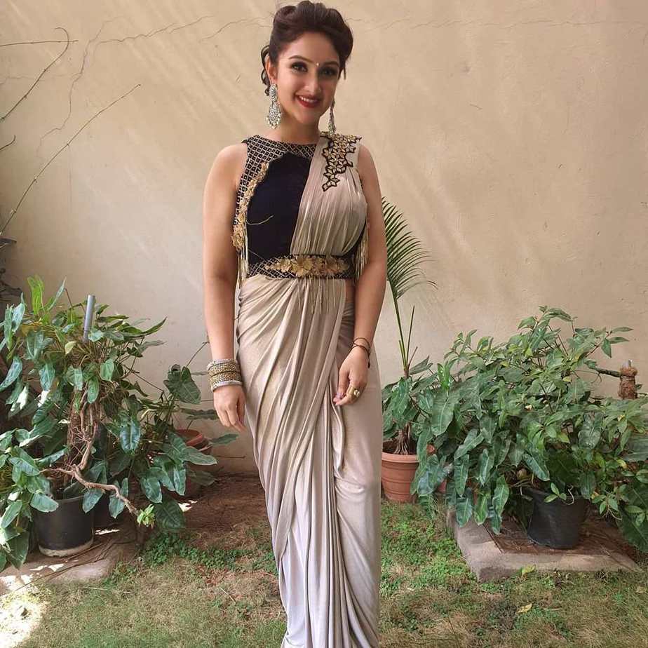 style quotient in a gold cocktail saree ...