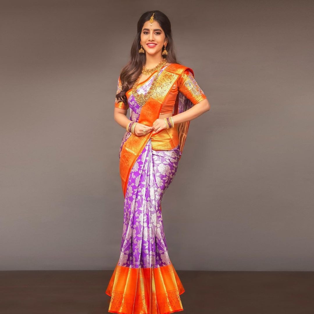 Nabha Natesh in a lilac pattu saree is a treat for the sore eyes!