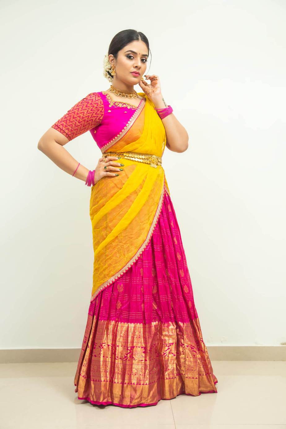 Sreemukhi stuns in a double coloured half saree as she hits the ...