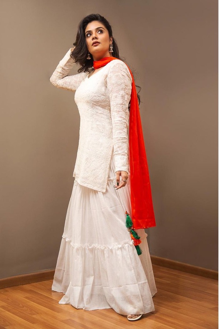 Sreemukhi in a white kurta-lehnga by rekhas for comedy stars