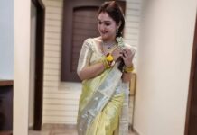 Sridevi Vijaykumar in light green pattu saree by sr collections for varalakshmi vratham-1