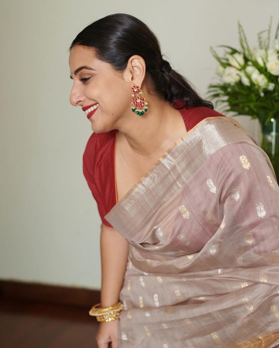 Vidya Balan proves how strong her saree game is in a hazelwood chanderi!