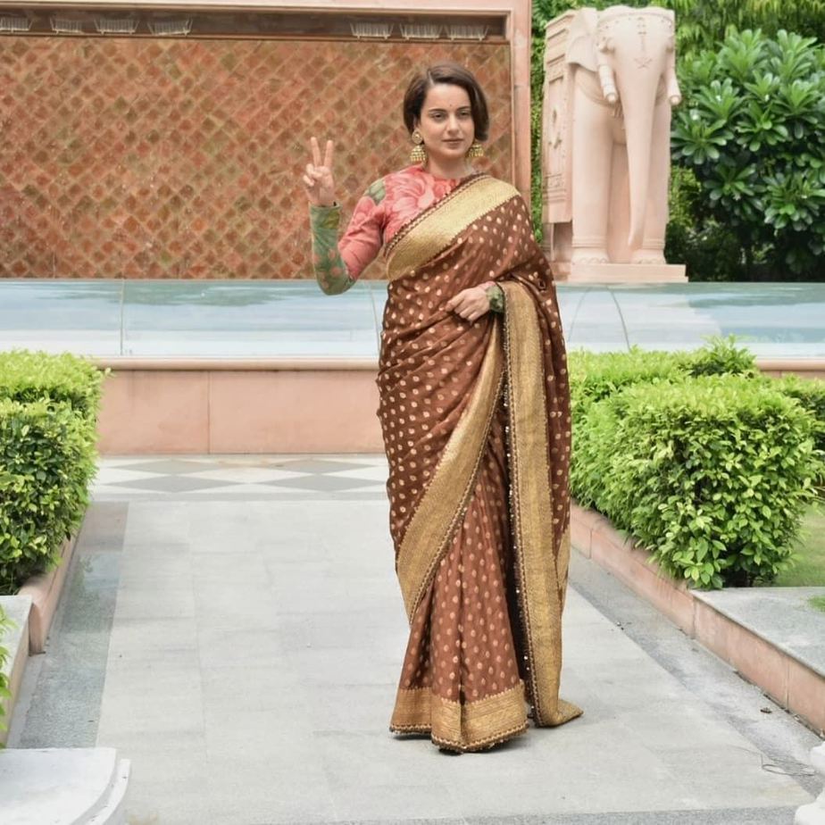 Kangana Ranaut attends &quot;Thalaivi&quot; screening in a brown Sabyasachi saree!