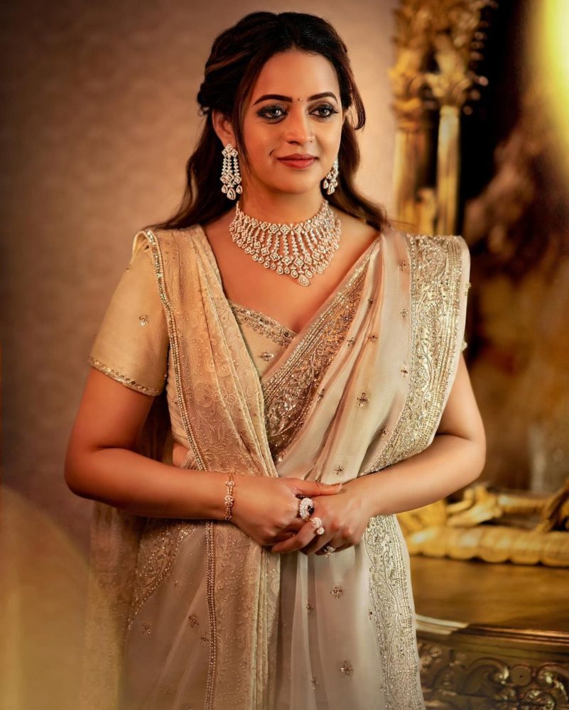 Bhavana Menon glitters in an embellished banarasi lehenga set for ...