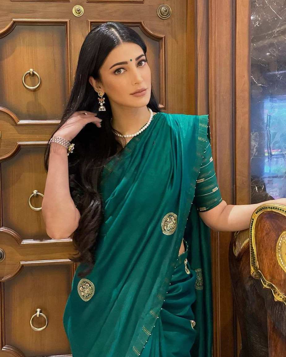 Shruti Haasan looks elegant in a green silk saree!