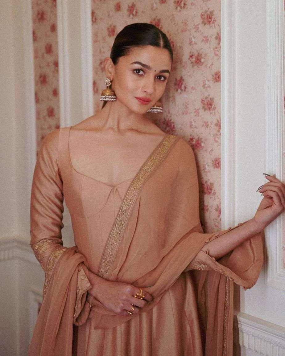 Alia Bhatt Serves A Gorgeous Look In A Nude Kalidaar Set For Rrr Promotions