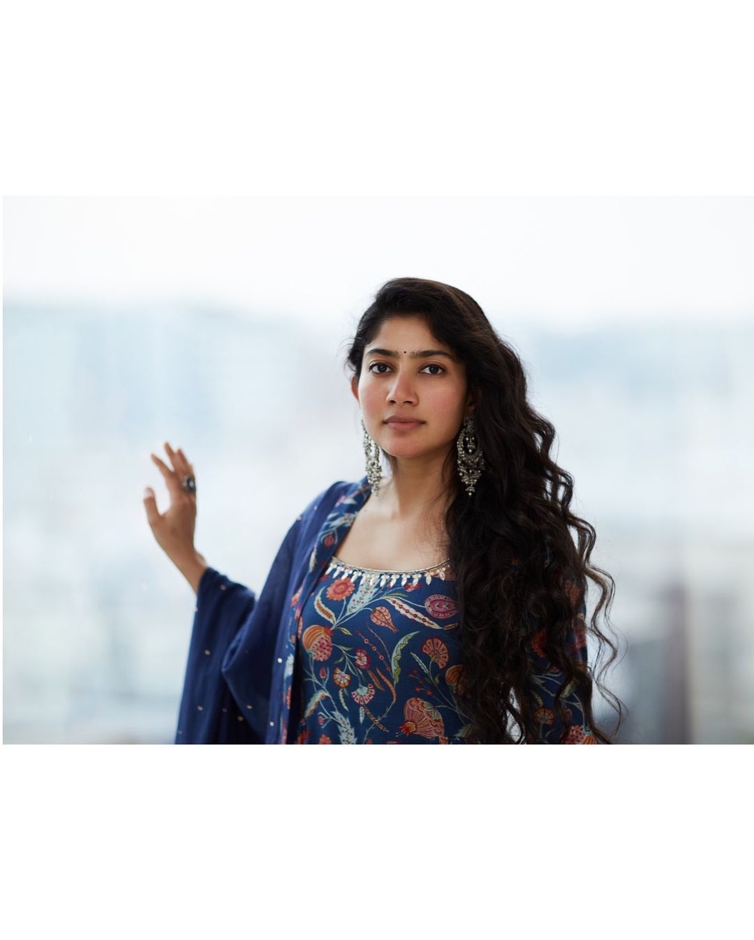 [Image: Sai-Pallavi-in-a-navy-blue-anarkali-by-t...ions-1.jpg]