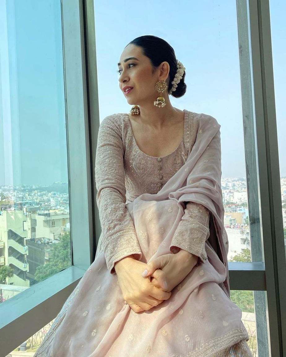 Karisma Kapoor # suit # white love | Indian designer outfits, Bollywood  fashion, Asian outfits