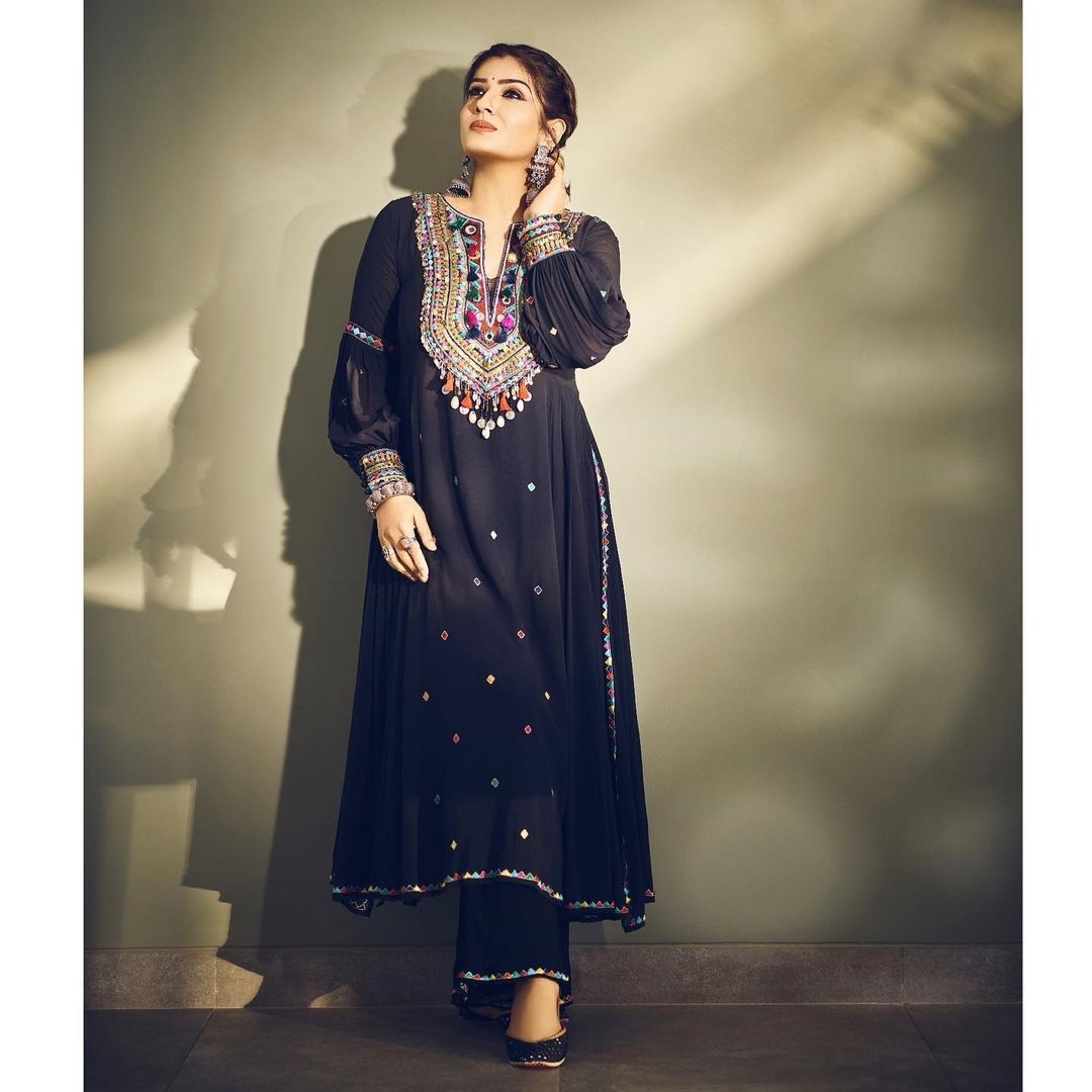 Raveena Tandon in a black kurta set by Karishma Khanduja 1 Raveena Tandon in a black kurta set by Karishma Khanduja-1
