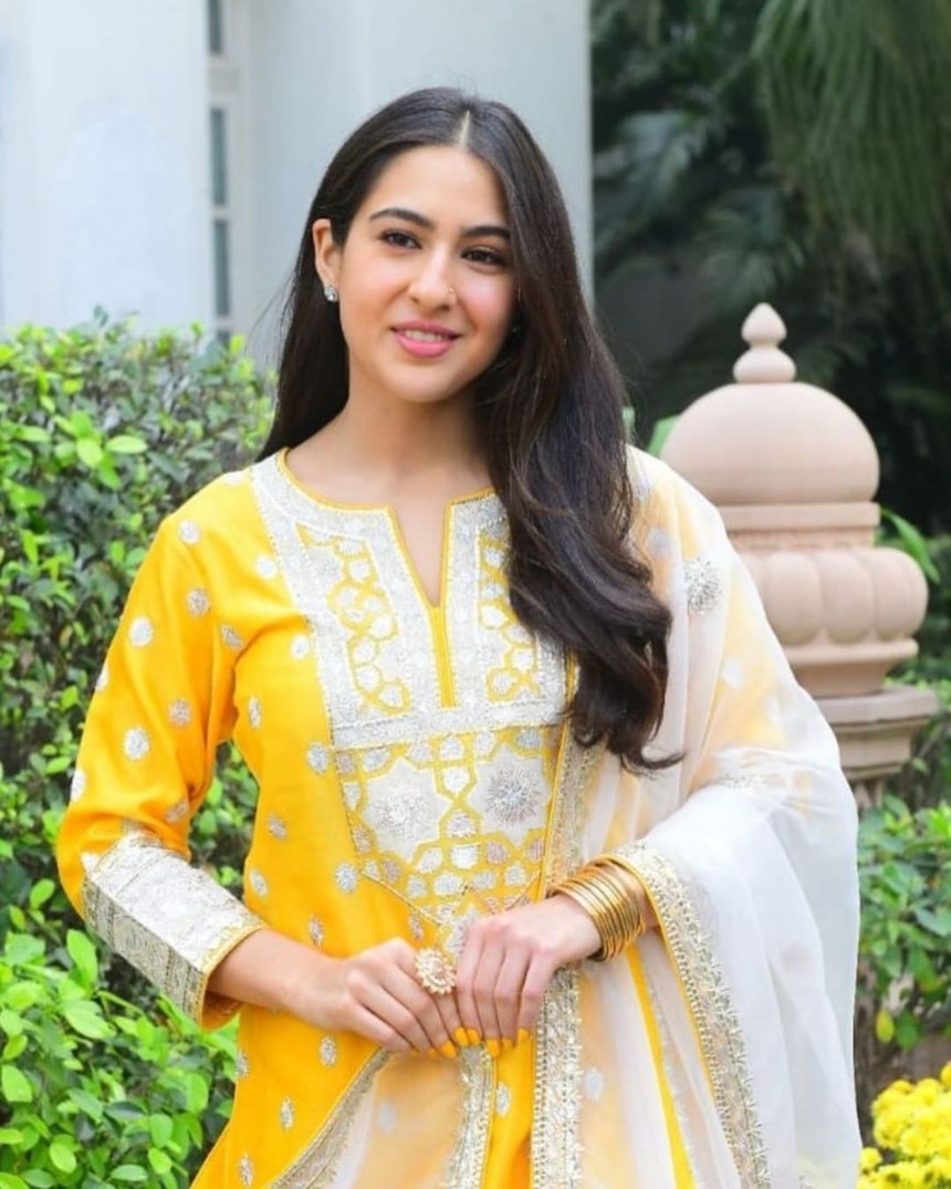 Sara Ali Khan in a sureena chowdri yellow kurta set for atrangi re 3 Sara Ali Khan in a sureena chowdri yellow kurta set for atrangi re-3