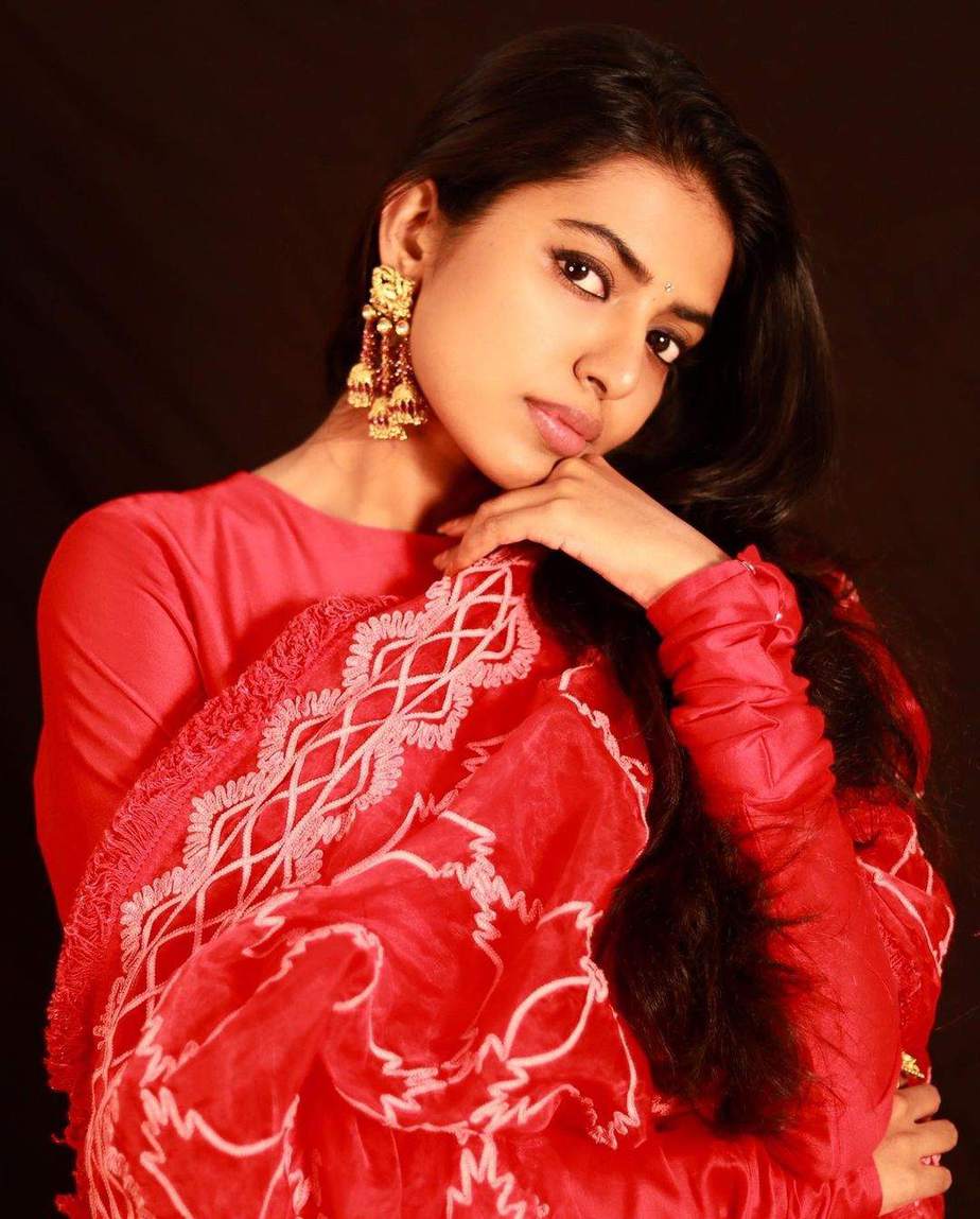 Shivani Rajashekar in a red anarkali by geethika kanumili-2
