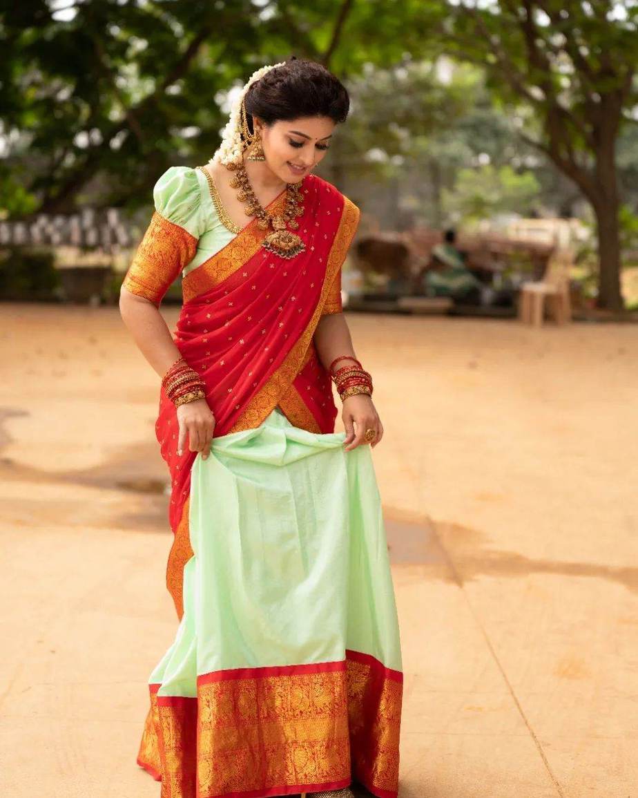 Sneha Prasanna looks beautiful in a mint green half saree for ...