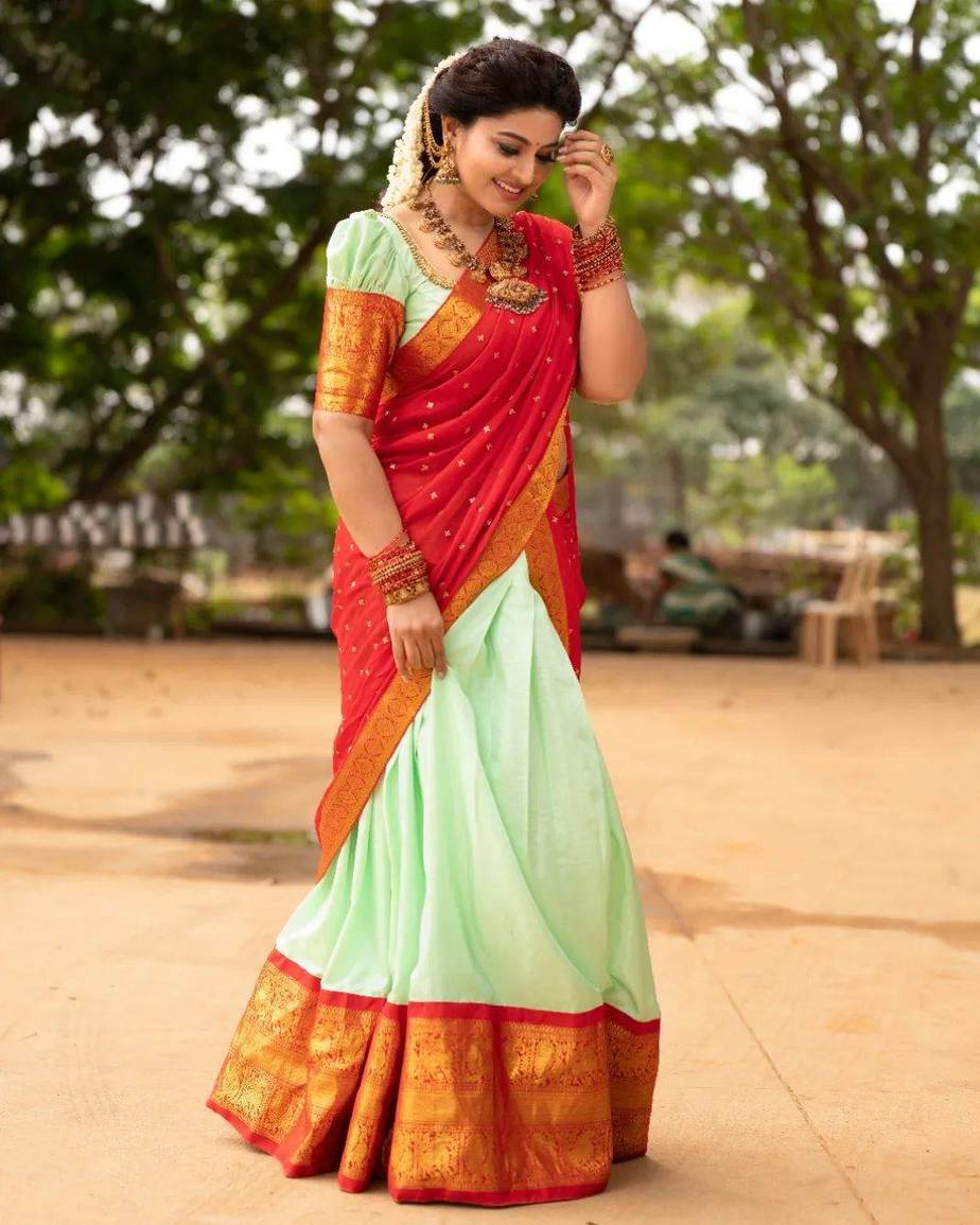 Sneha Prasanna looks beautiful in a mint green half saree for ...