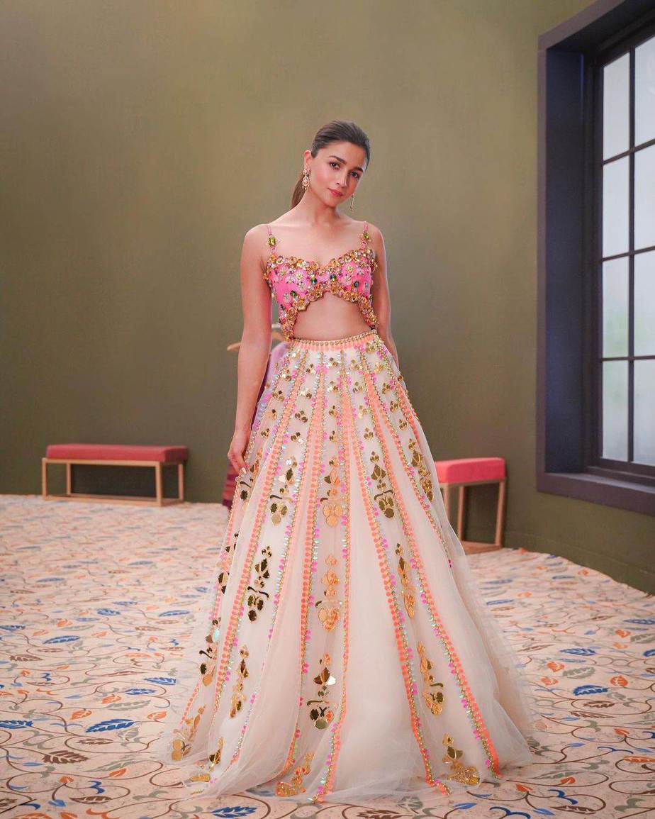 Alia bhatt ka lehenga top