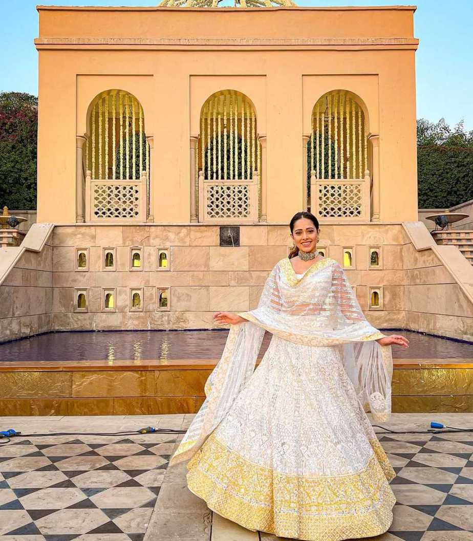 Manish Malhotra white lehenga – Kuro Clothing India