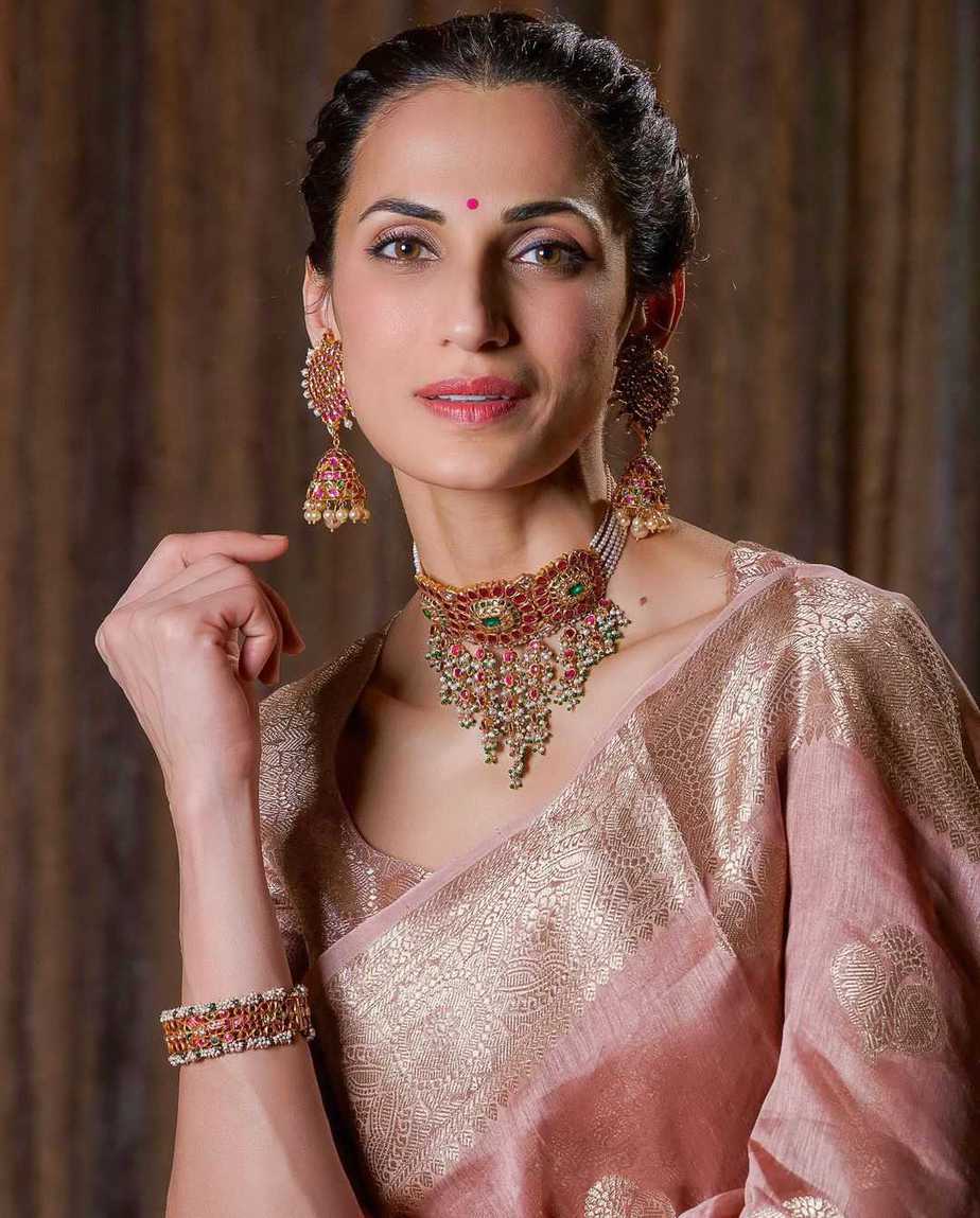 Shilpa Reddy serves a regal look in a blush pink silk saree!