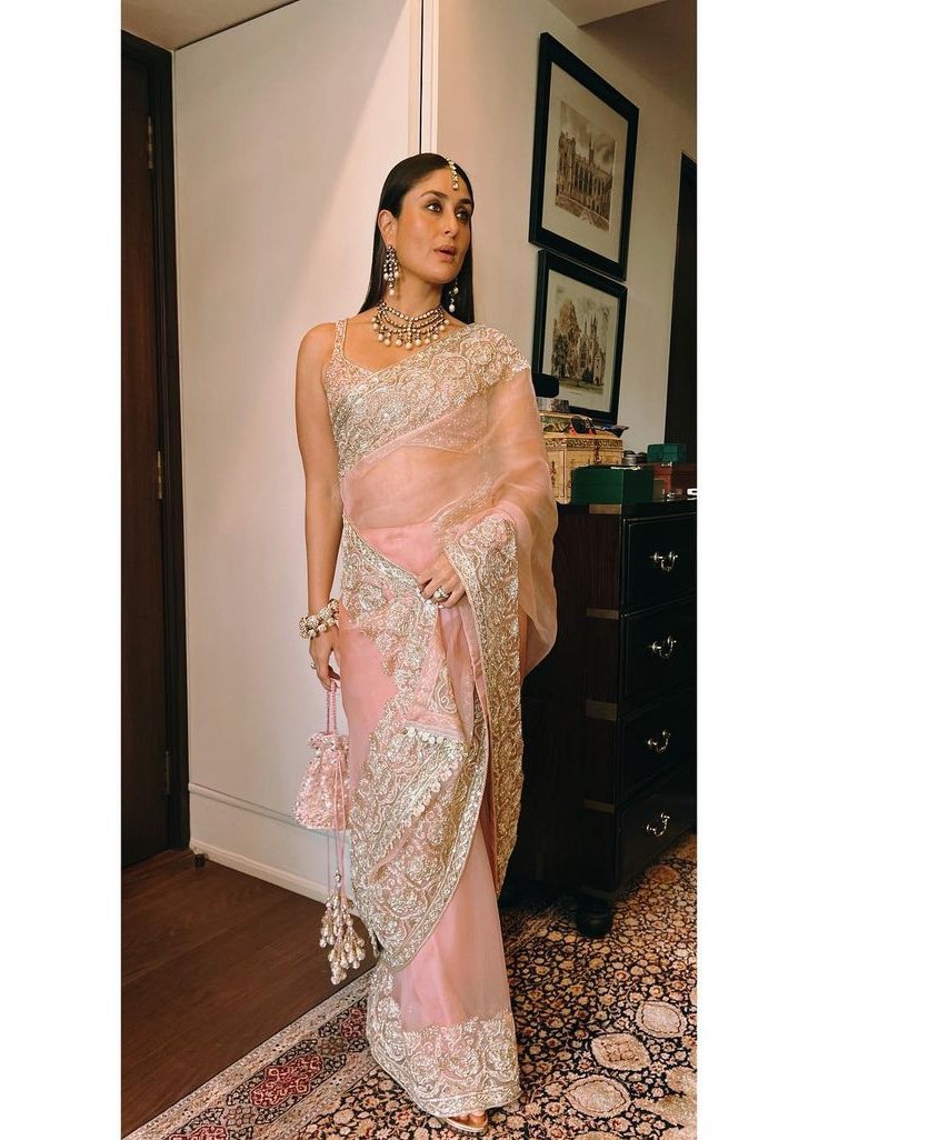 Kareena kapoor in a pink saree by Manish malhotra for ranbir wedding-2
