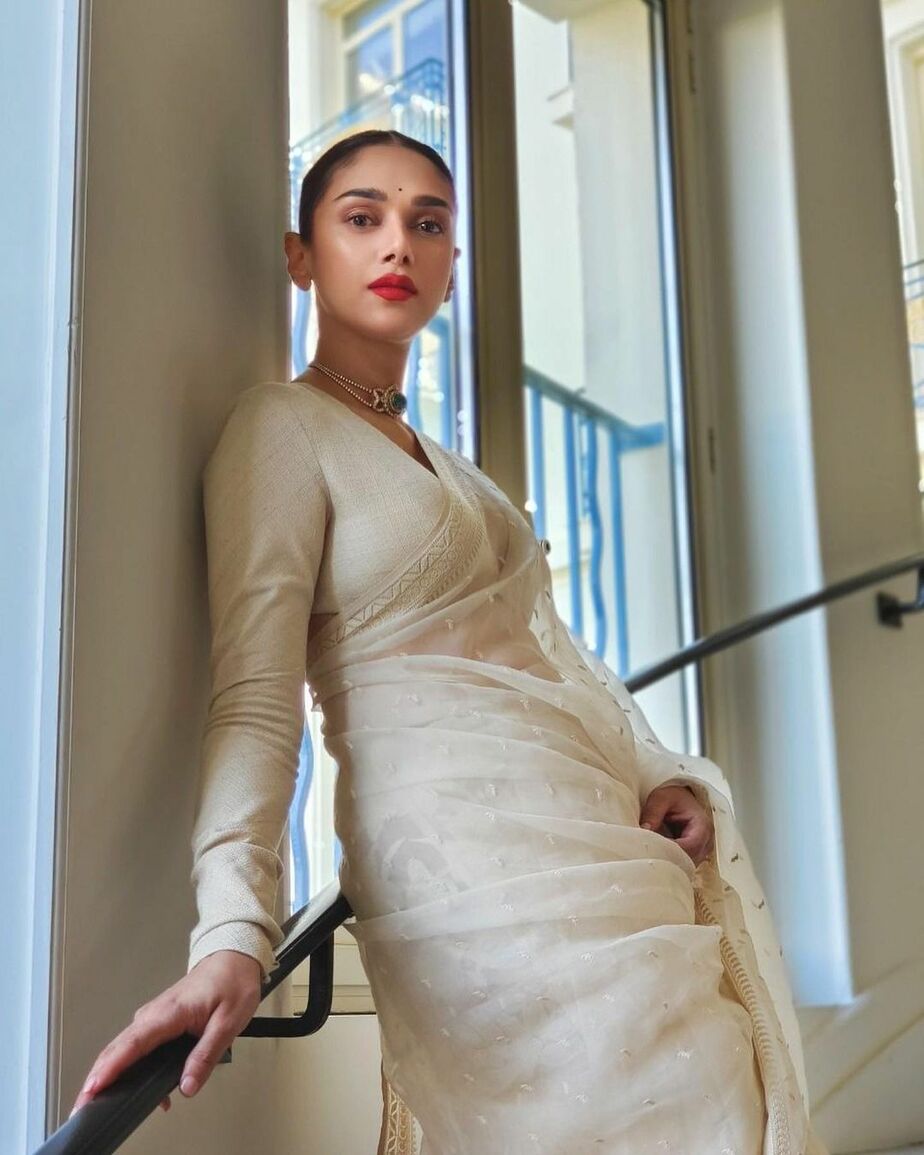 aditi rao hydari in white saree by sabyasachi for cannes1