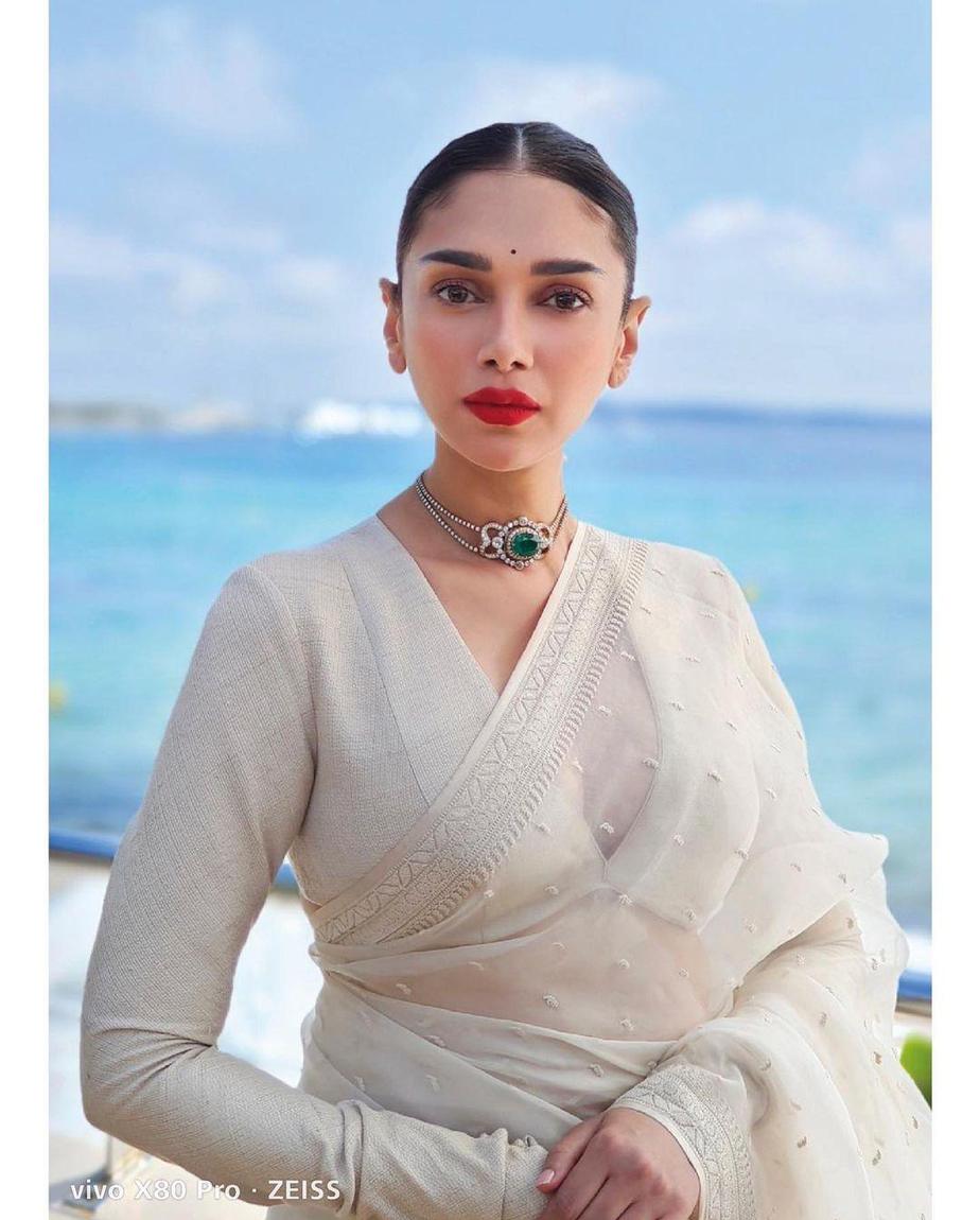 aditi rao hydari in white saree by sabyasachi for cannes3