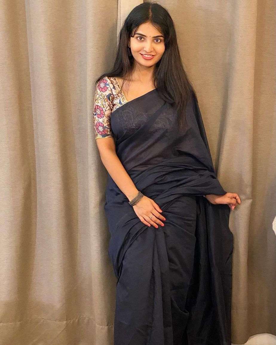 Black plain saree deals with designer blouse
