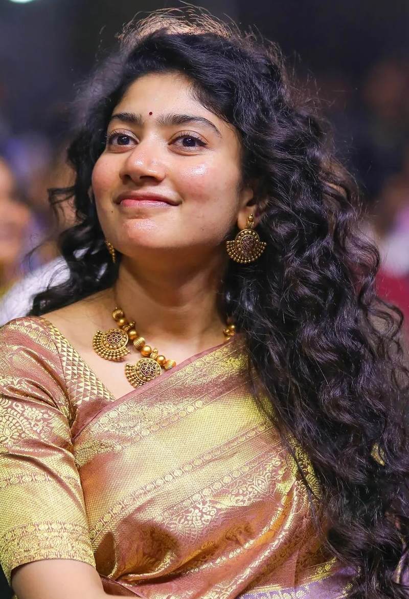 Sai Pallavi attends "Behind Woods" awards in a pink silk saree!