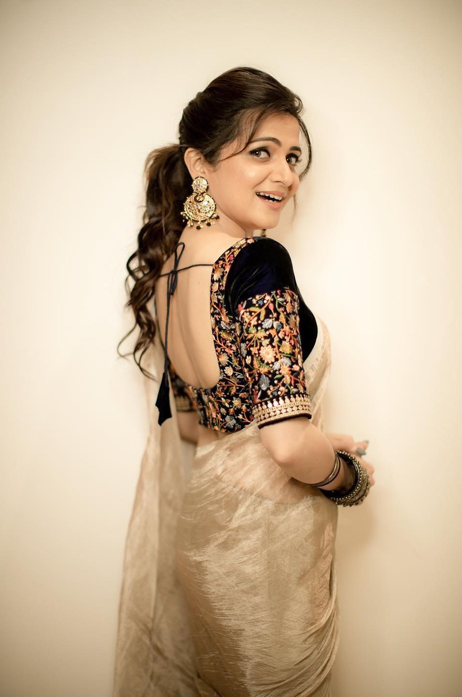Gorgeous khun & golden embroidery combination saree with benarasi pipi –  Sujatra