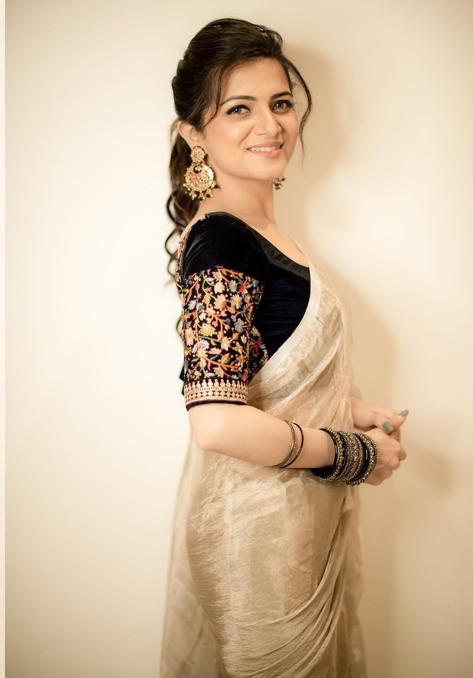 Buy Suta Golden Plain Saree Without Blouse for Women Online @ Tata CLiQ