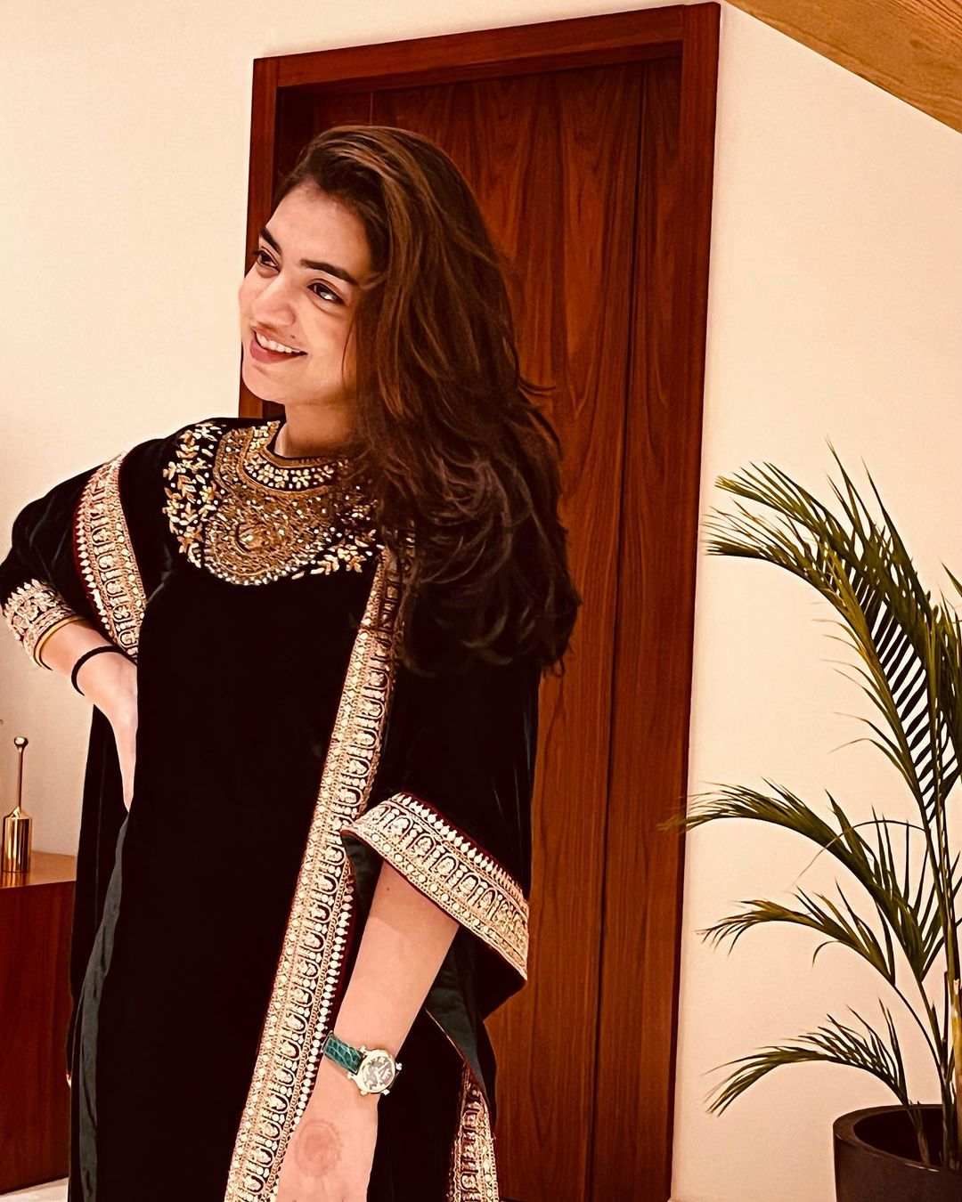 Nazriya Nazim looks effortlessly elegant in a black velvet anarkal image