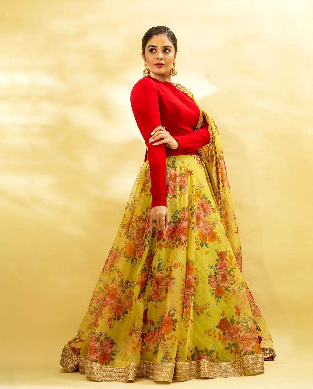 sreemukhi in yellow skirt set by anika