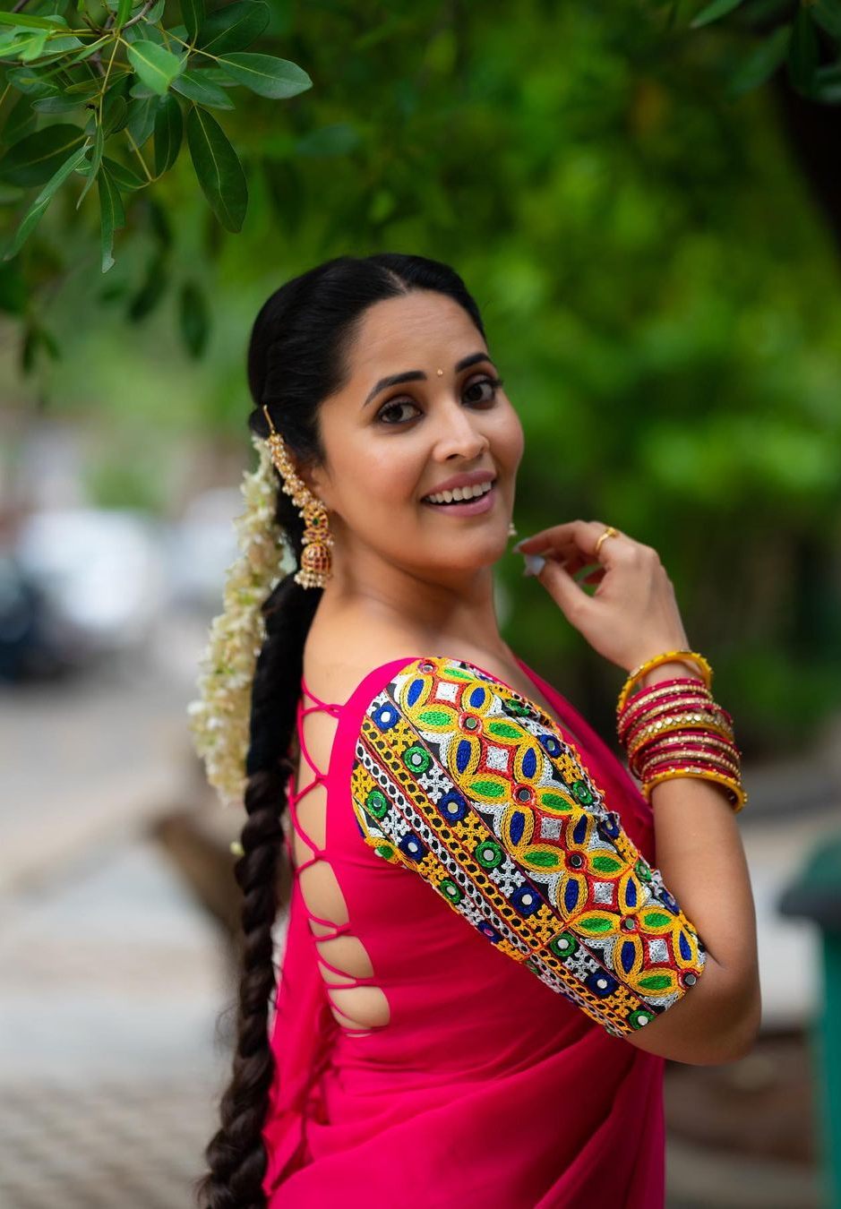 Anasuya Bharadwaj In A Plain Saree With A Mirror Work Blouse 