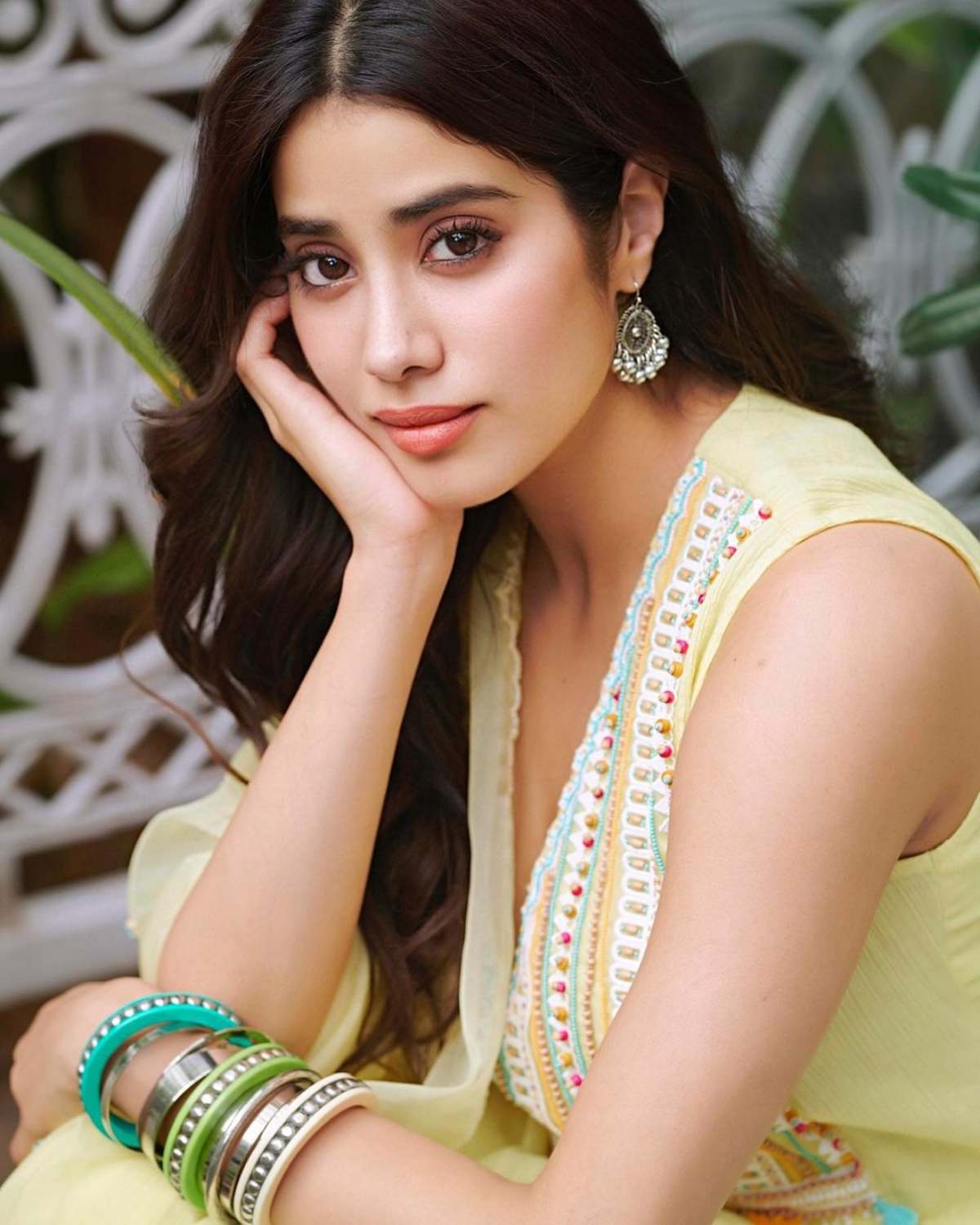 janhvi kapoor in yellow sureena chowdri3