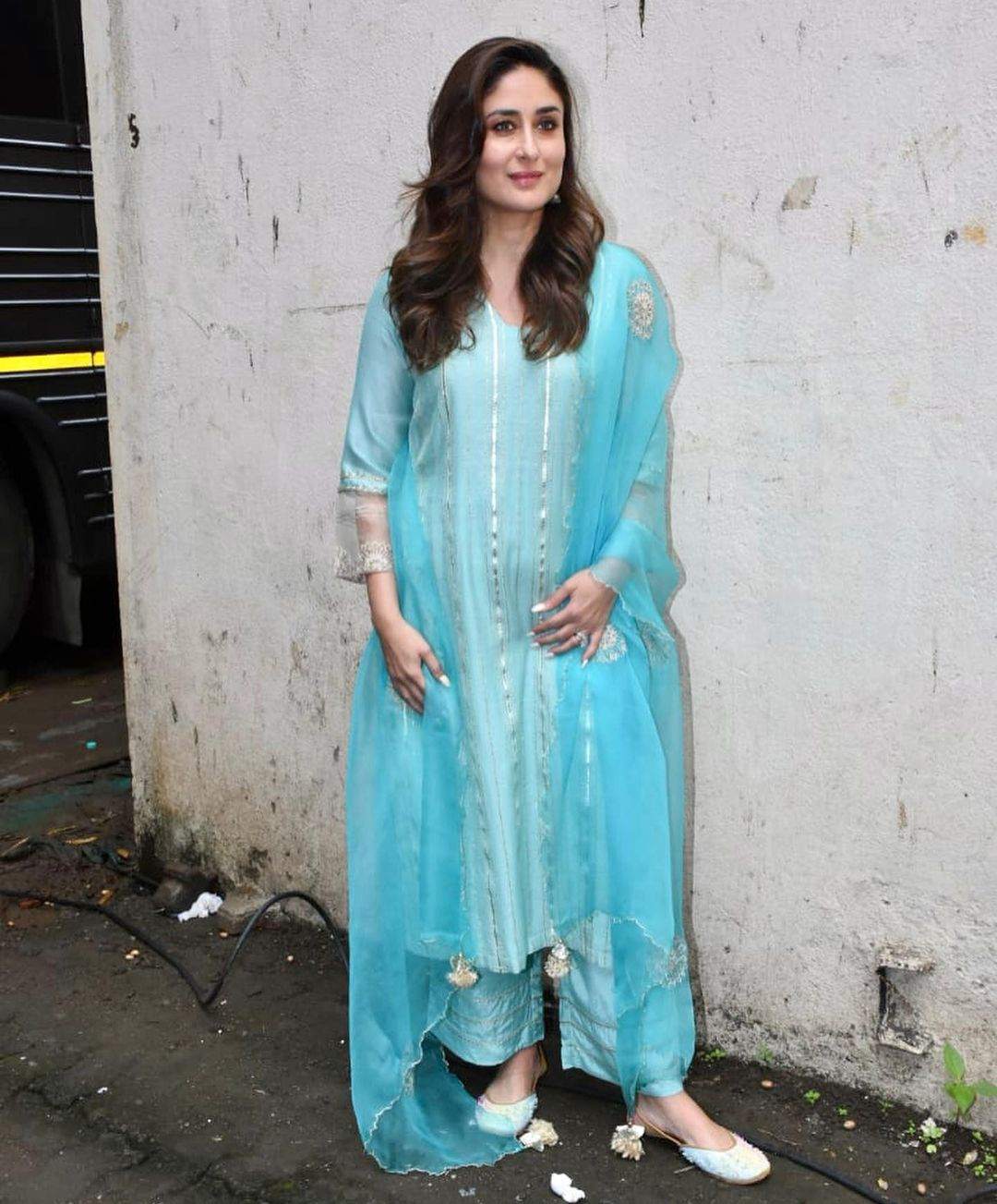 Kareena Kapoor's dainty look in a turquoise blue salwar suit!