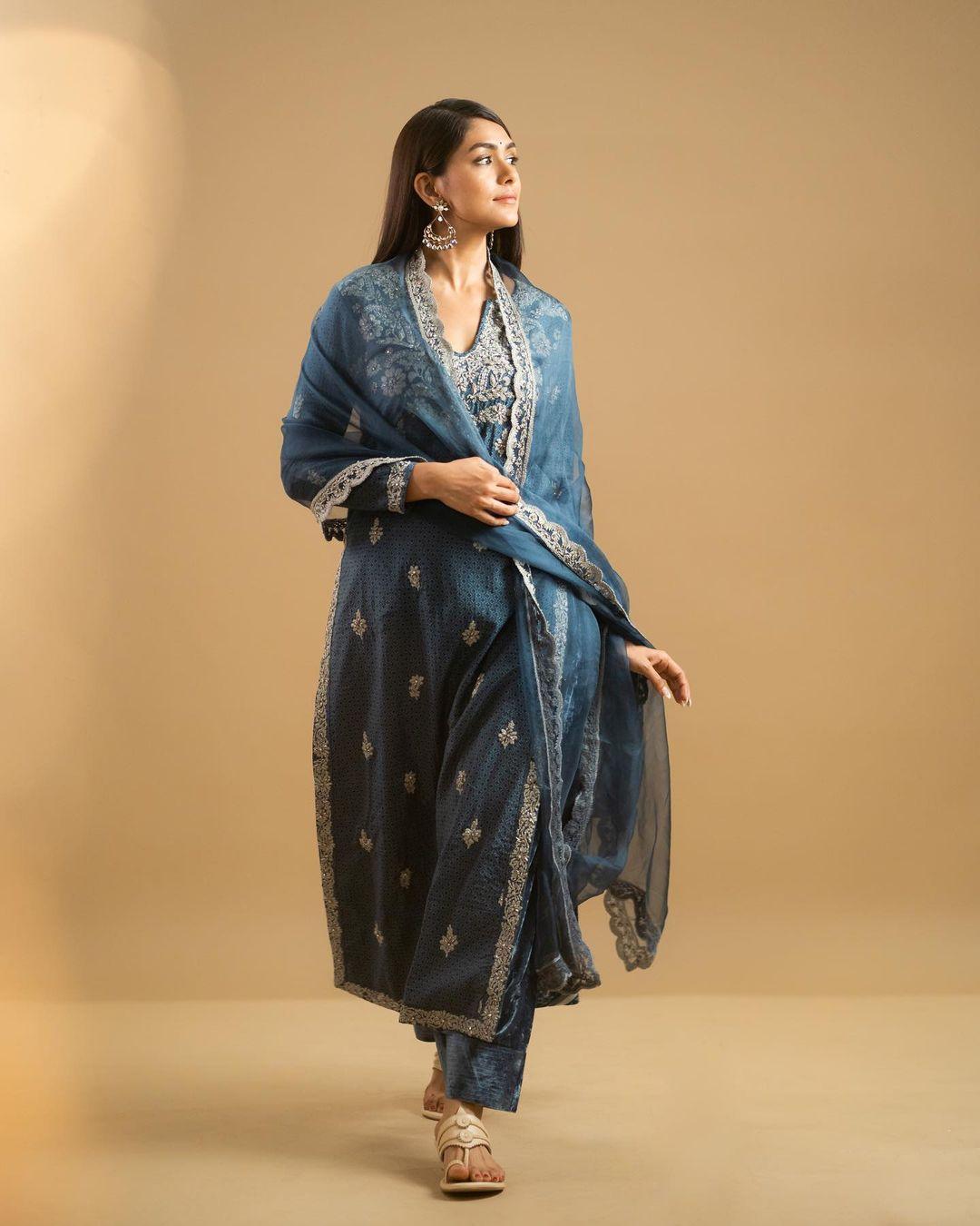 Mrunal Thakur looks elegant in a blue salwar suit!